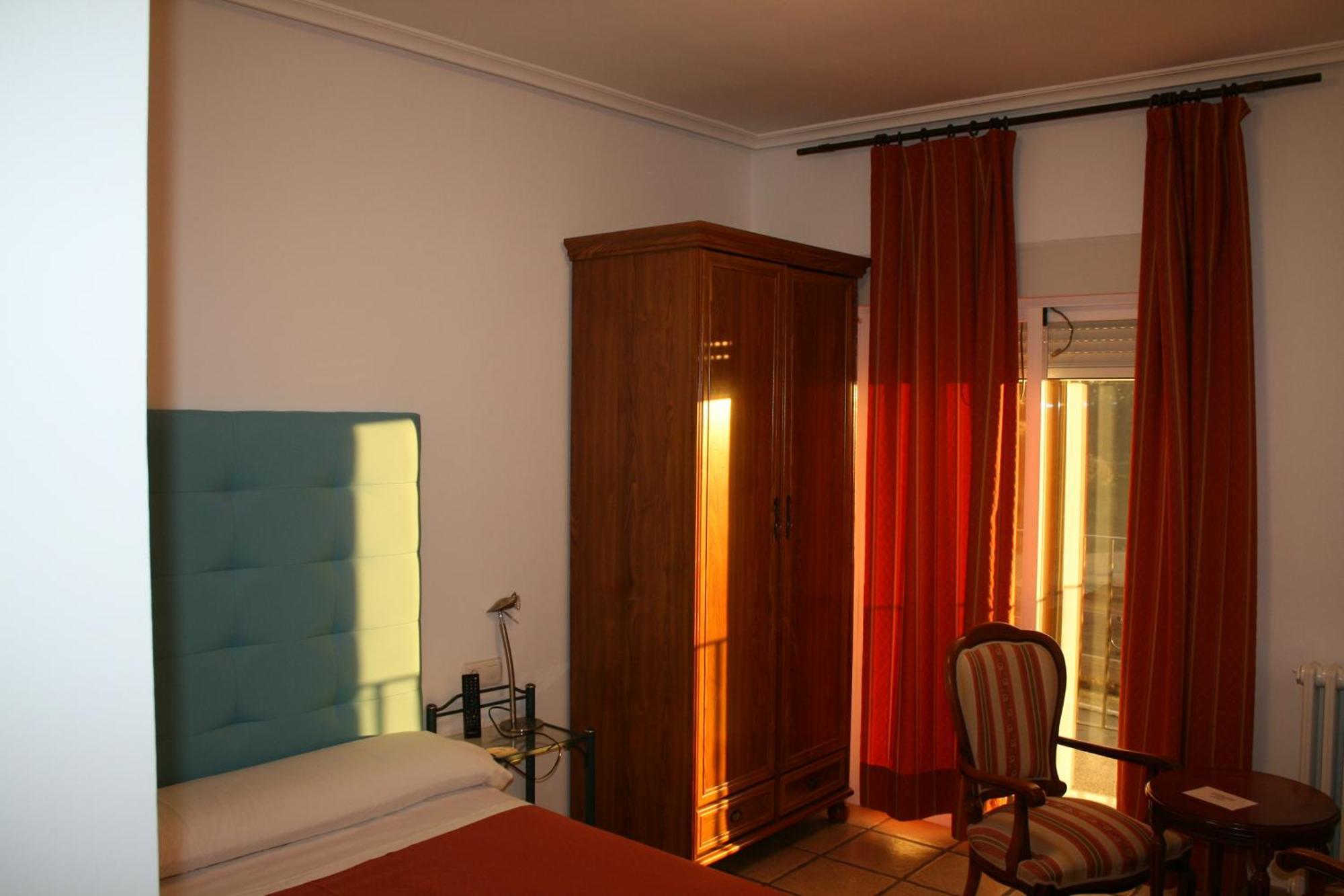 Mirador Del Ermitage Hotel La Baneza Luaran gambar